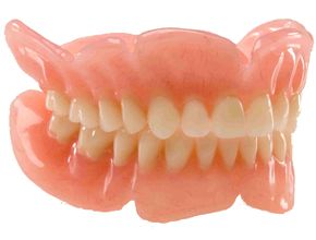 Фото к статье Как ухаживать за зубными протезами 1.jpg