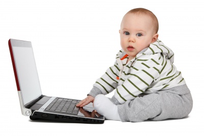 Малыш и ноутбук.jpg