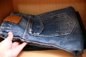 Фото к статье Как сложить одежду, чтобы она занимала меньше места в шкафу 2.jpeg