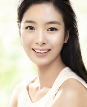 Korean-Woman-in-Natural-Make-up.jpg